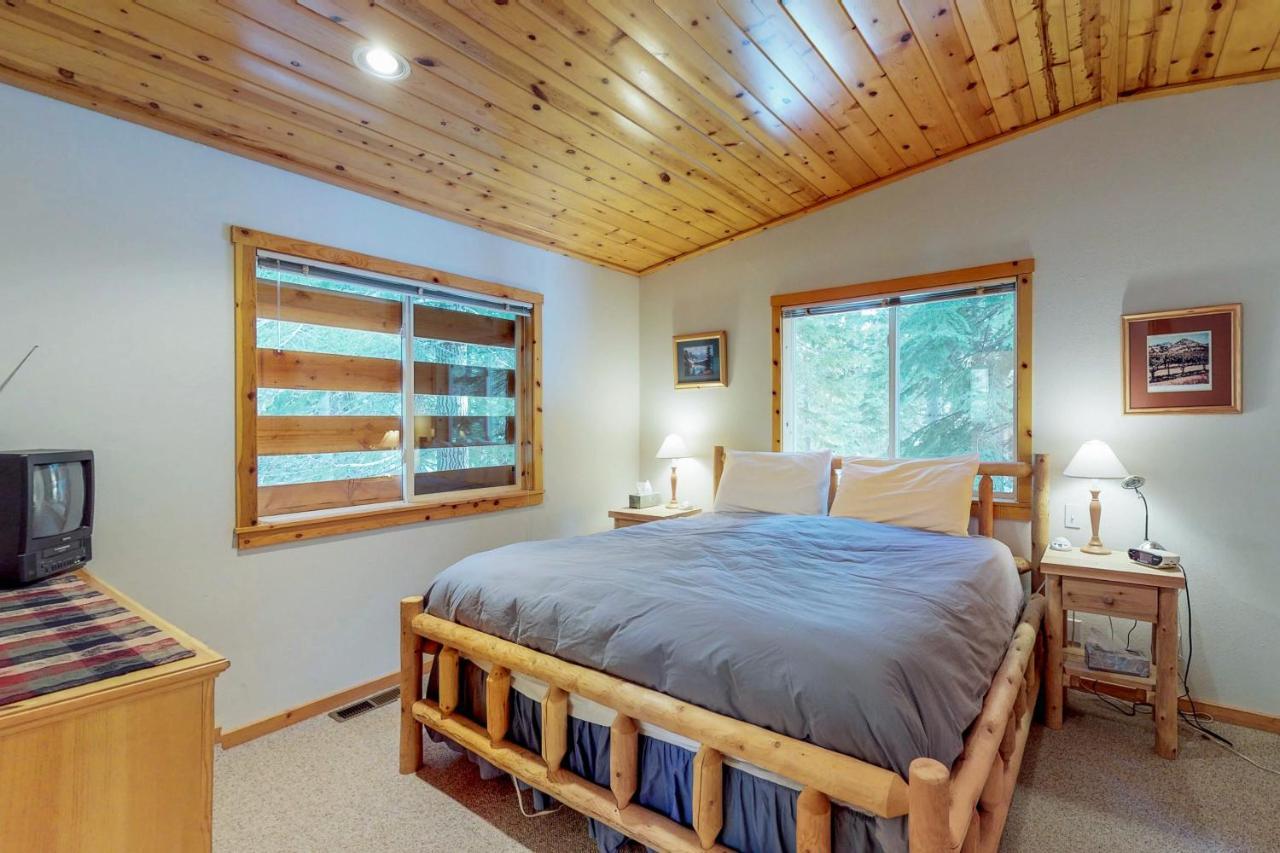 Happy Family Cozy Truckee